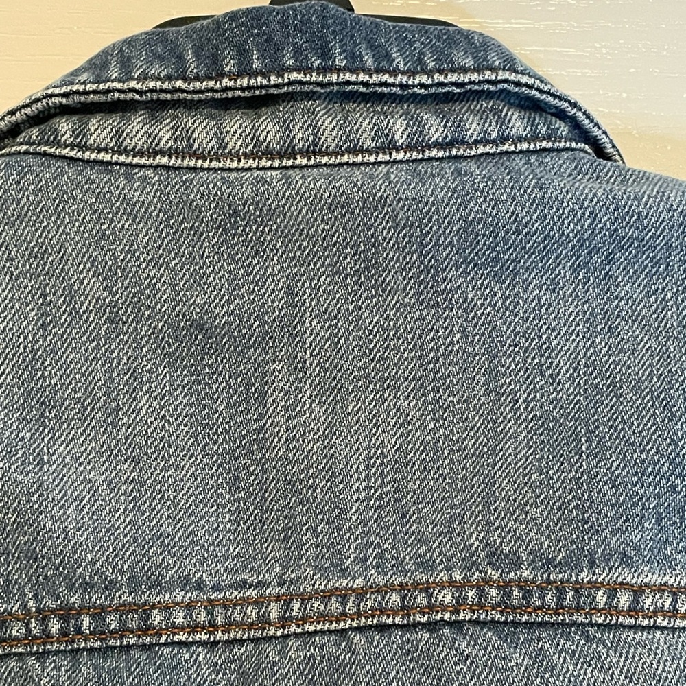 Kancan Los Angeles Distressed Jean Jacket with Frayed Bottom. 100% Cotton. - Picture 8 of 15